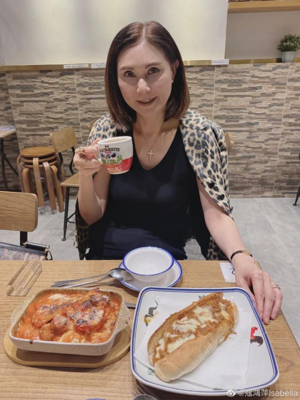 恒运资本配资 港姐季军丧母之痛患失眠呼吸困难，95岁老父「捧遗照哭泣」不进食